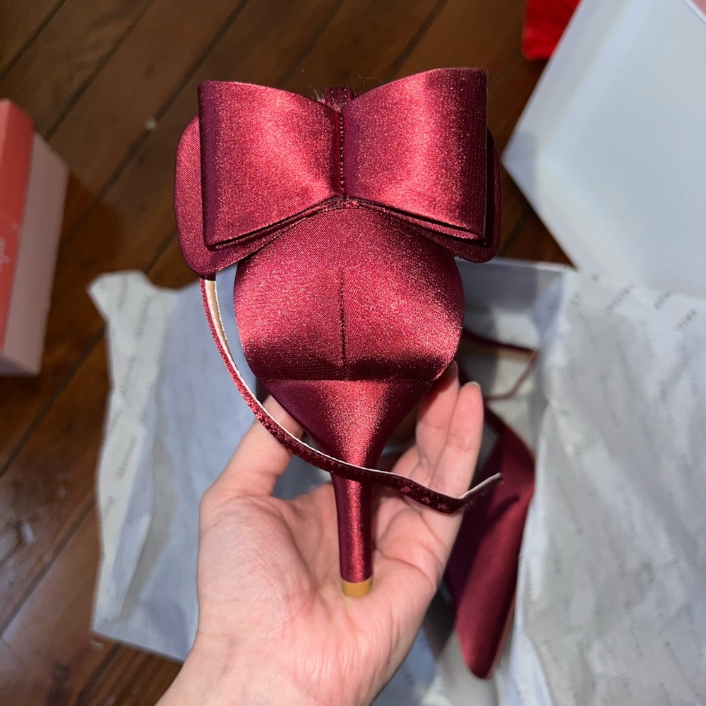 Beautiful Red Holiday Heels Size 9.5